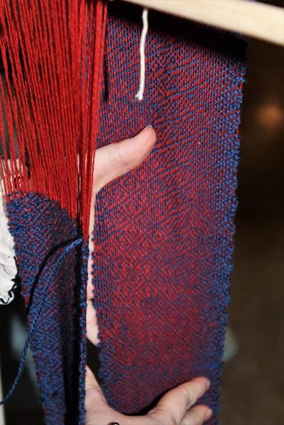 File:Matildis la Libraire-weaving sample.jpg