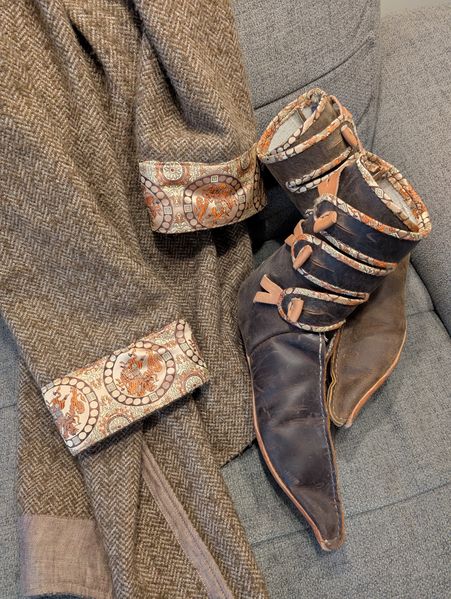 File:Hedeby-Boots-and-Caftan.jpg