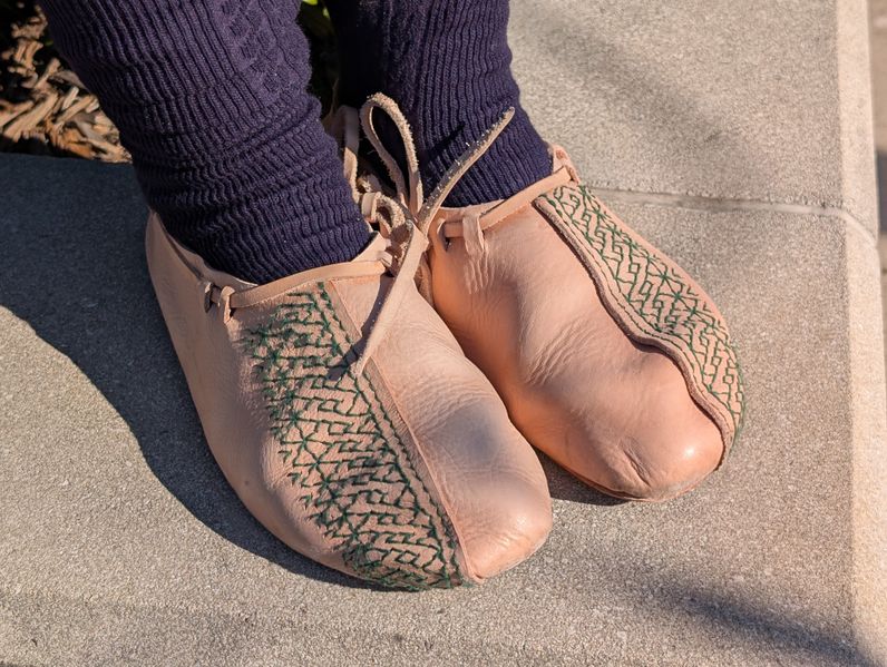File:Mecklenberg-Shoes.jpg